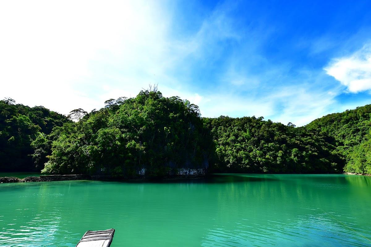 Sugba Blue Lagoon